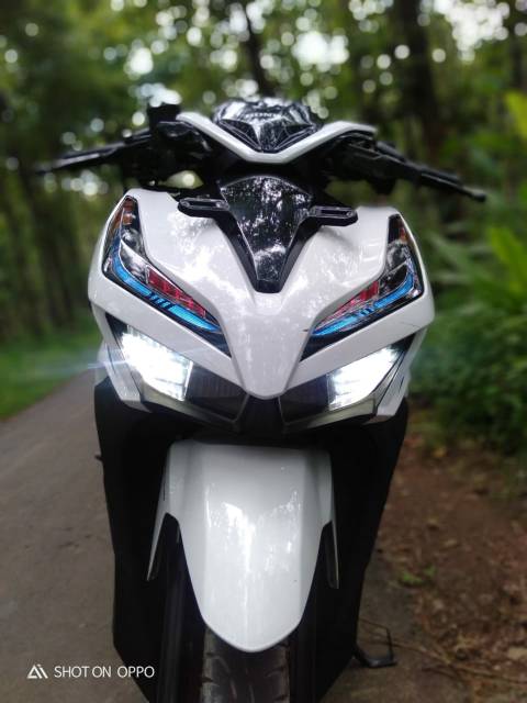 STICKER STIKER LAMPU VARIO 125 / 150 TERBARU 2018/2019 cc HANYA ALIS SAJA