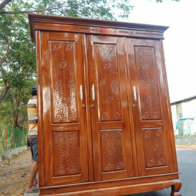 Lemari jati 3 pintu