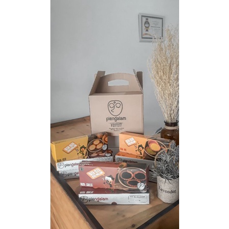 

Paket Kardus Pie ngalam 12 Box