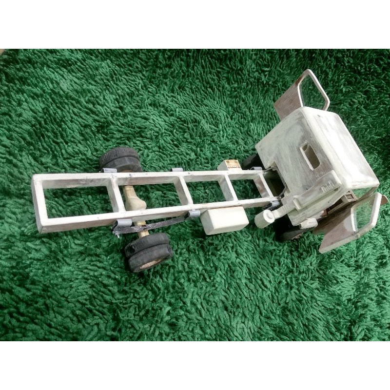 miniatur truk canter