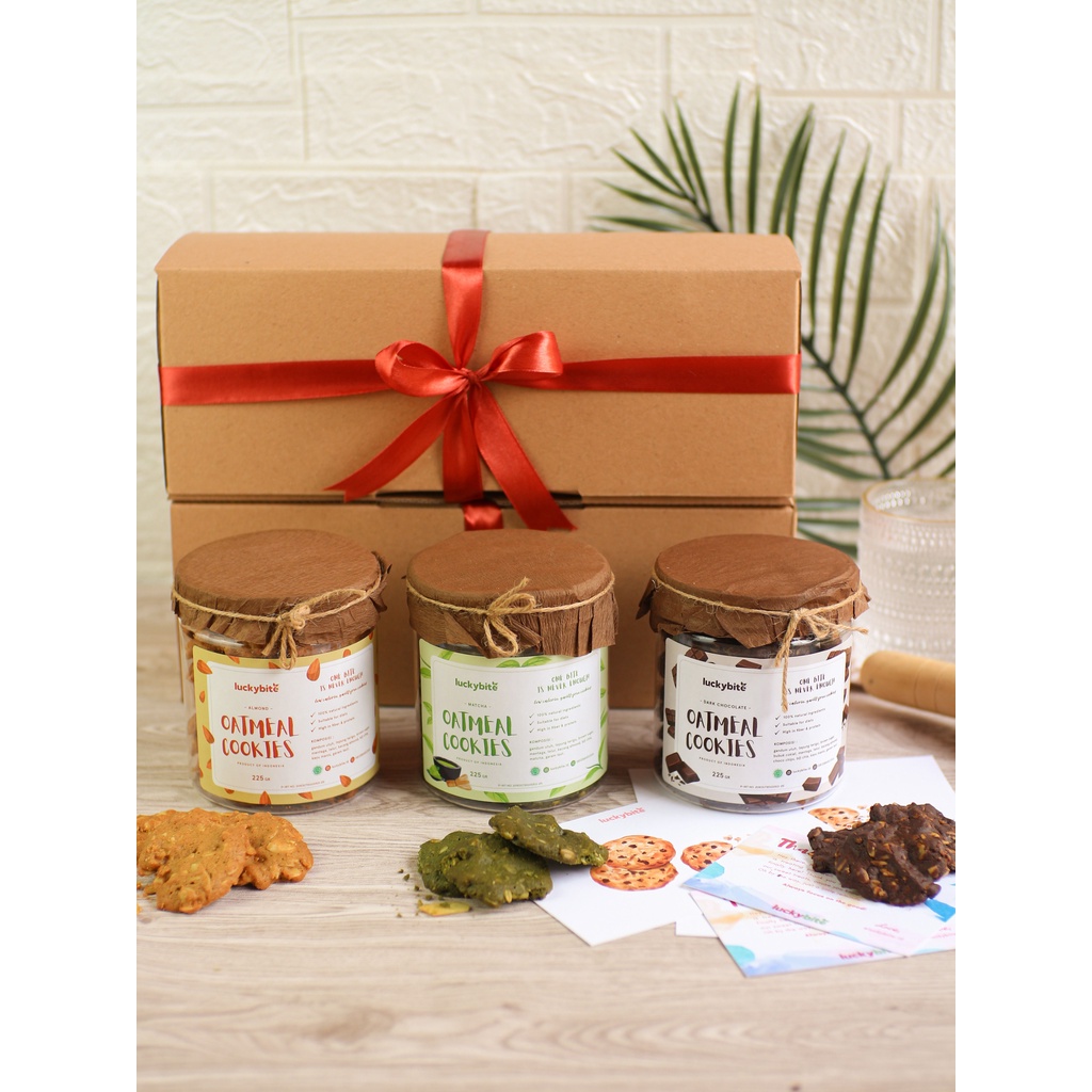 Special Hampers / Gift Box / Kado - Oatmeal Cookies 3 Jar + FREE Greeting Card + Pita + Bubble Wrap - LUCKYBITE