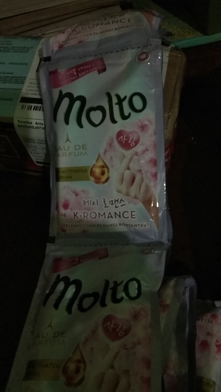 Molto Pewangi Pakaian Sachet Banderol 1000 20 Ml - 6 Pcs