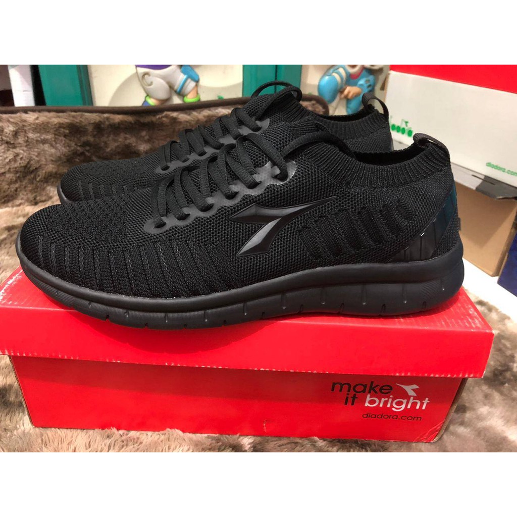 SEPATU DIADORA HOMERO FULL BLACK