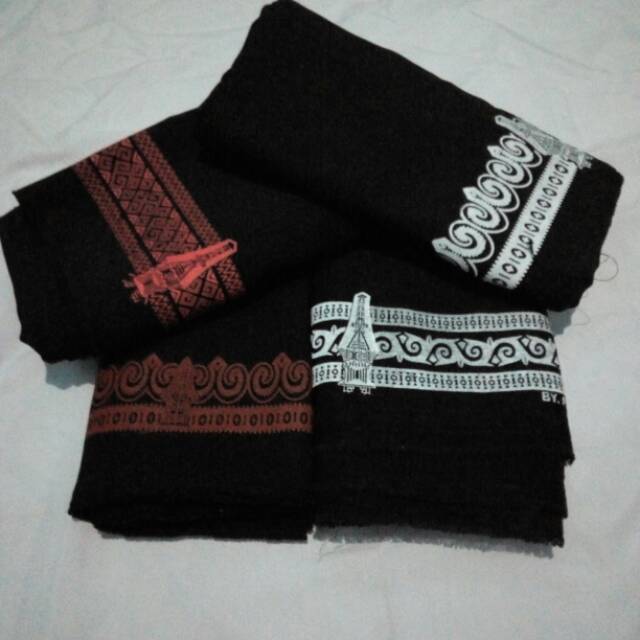 Sarung toraja hitam