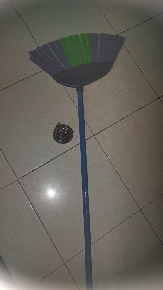 Sapu Lantai Nilon