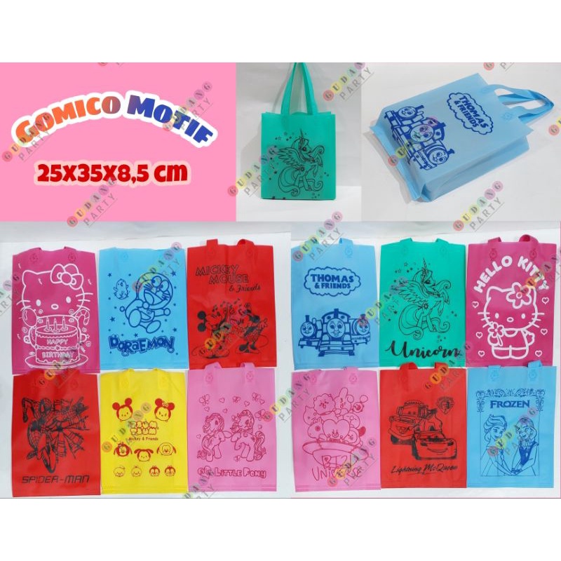 

Spunbond Gomico Motif/Gomico Karakter/Goody Bag Ultah/Tas Souvenir