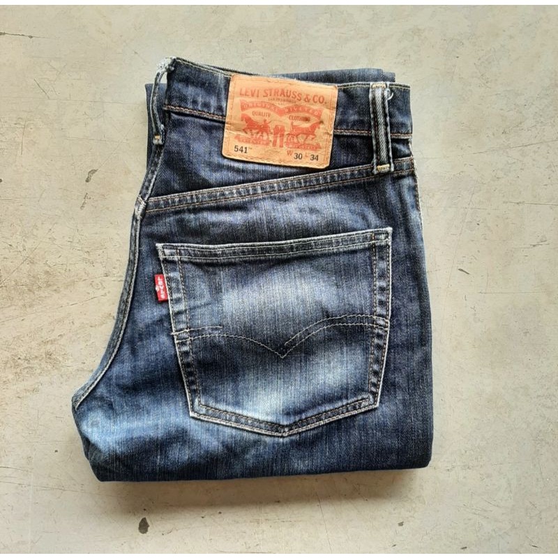 Second Celana Jeans Levi's Strauss & Co 541 Slim Fit Size 30