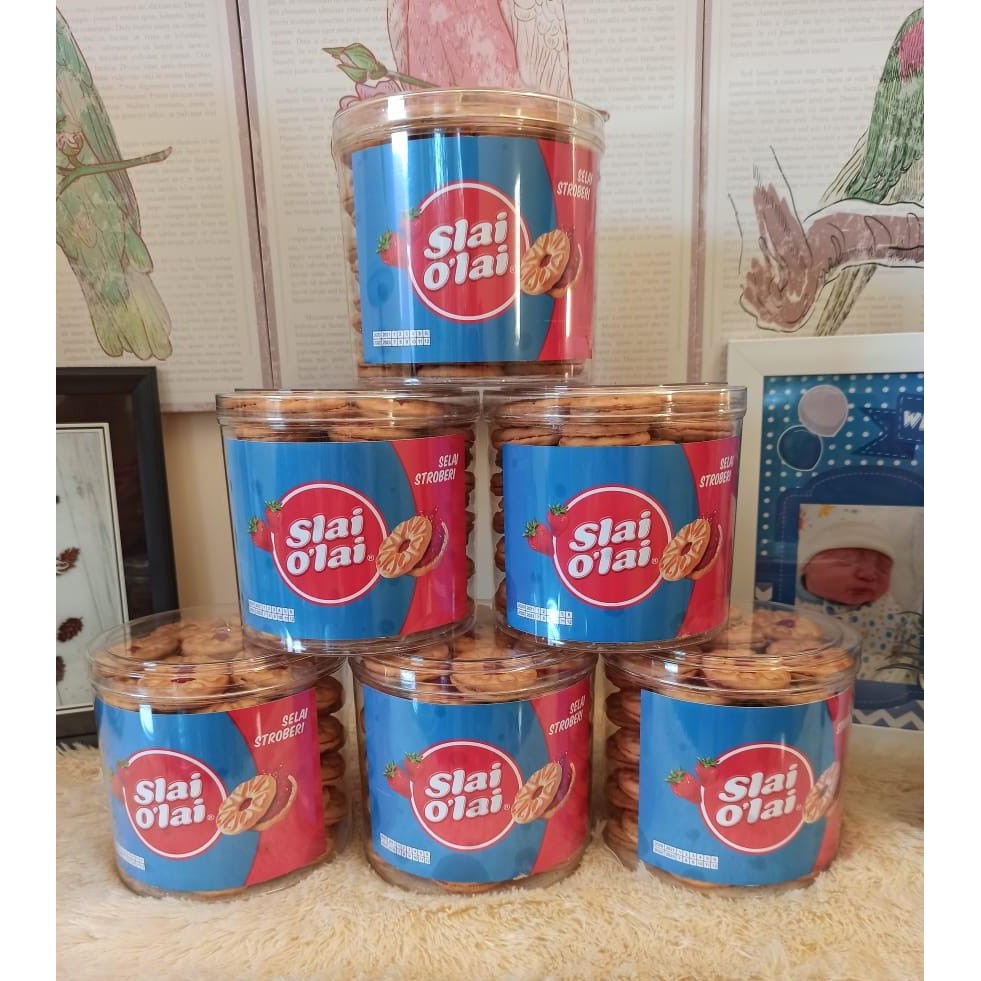 

Slai Olai Biskuit Selai Rasa Strawberry | Blueberry Kemasan Toples 700gram Makanan Ringan Qoobox