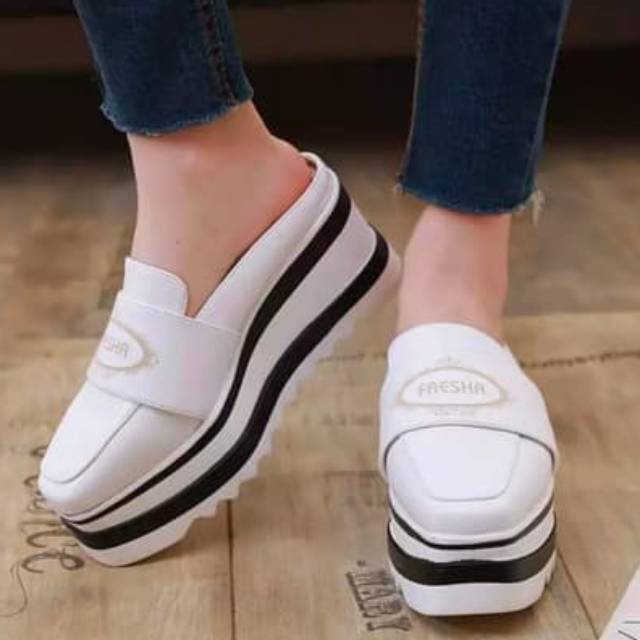 Sendal Sandal Wedges Dockmart Fresha Cewek Wanita Casual Trendy Modis Formal Santai Putih