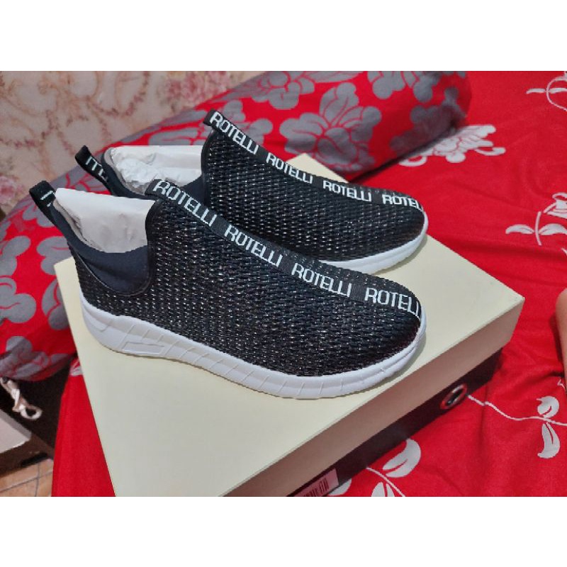 sepatu rotelli