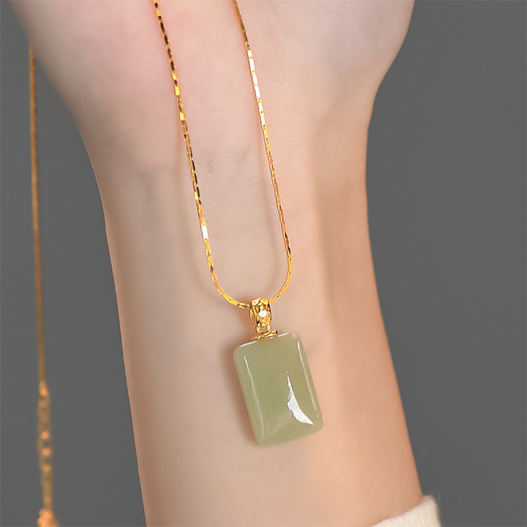 Kalung Rantai Klavikula Hias Liontin Giok Gaya Vintage Untuk Wanita