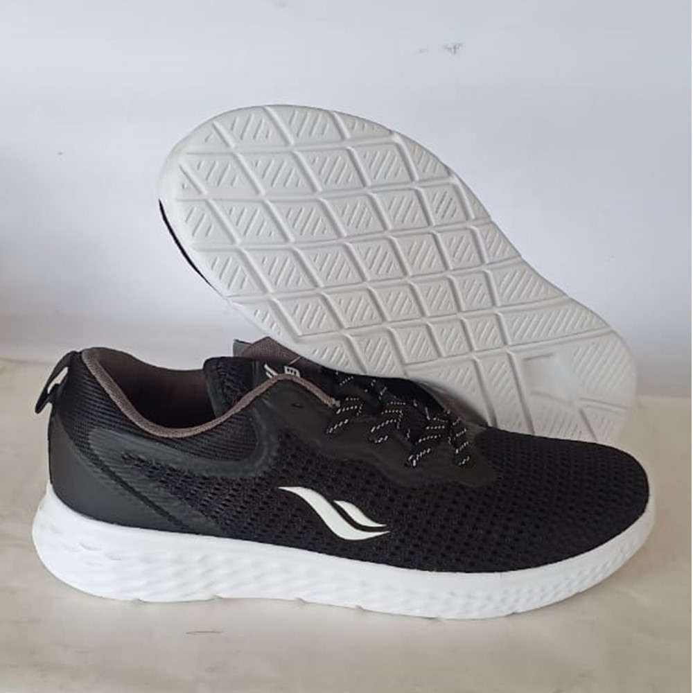 Sepatu Sneakers Pria Desle Tom Charles Hitam