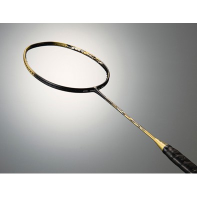 Yonex Nanoflare 700