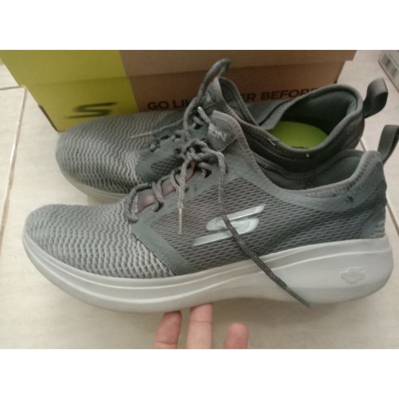 Sepatu Skechers Go Run Fast Men Original Preloved