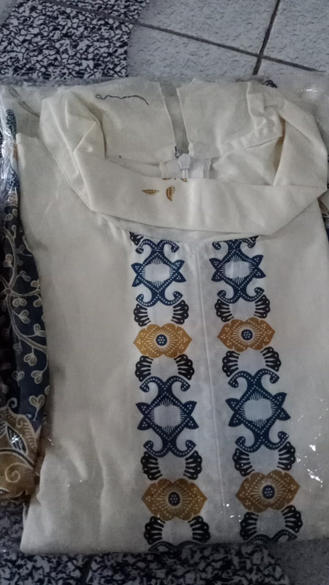 Sekar Ayu Tunic Batik White Series By Djarum