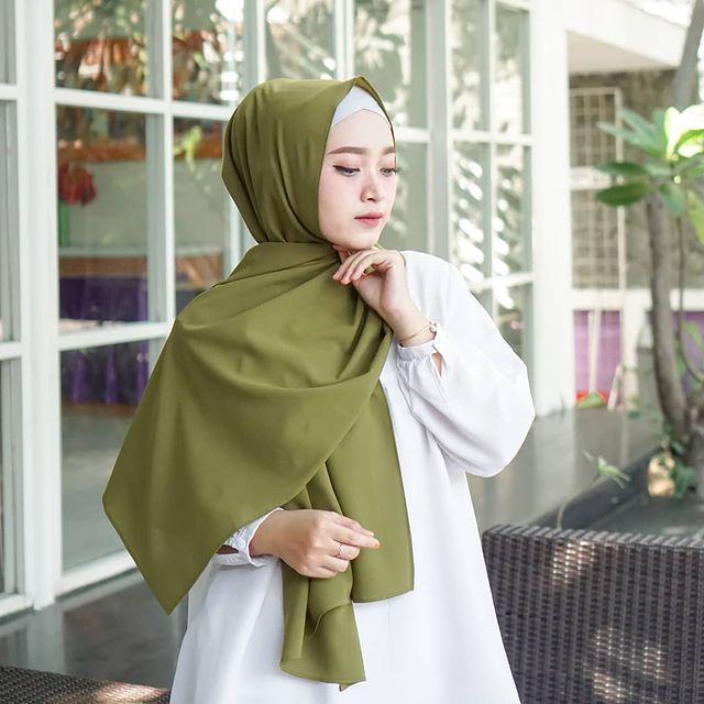 𝗖𝗮𝗿𝗲.𝗶𝗻 Pashmina Lozy Ceruty Babydoll 180x75cm (JAHIT TEPI) PREMIUM QUALITY-Army