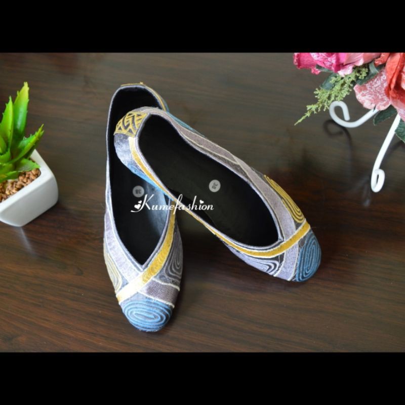 Sepatu wanita bordir original handmade / sepatu cewek bordir handmade / sepatu bordir - kode SB 016