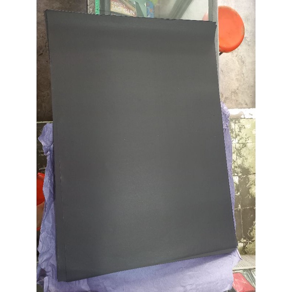 

Karton Hitam Ukuran 80 cm x 60 cm