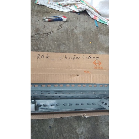 besi siku lubang ukuran tebal 2mm 4x6 warna abu panjang 1meter
