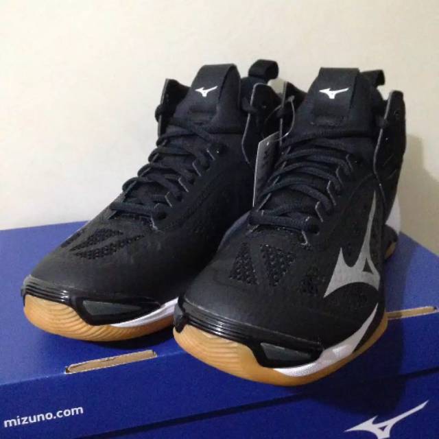 Sepatu Volly Mizuno Wave Momentum Mid Black White Original