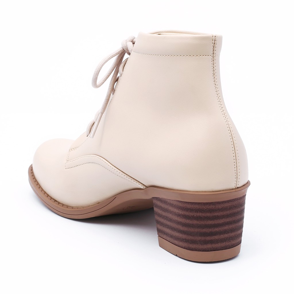 KHK by Khakikakiku Beverly Boots Cream