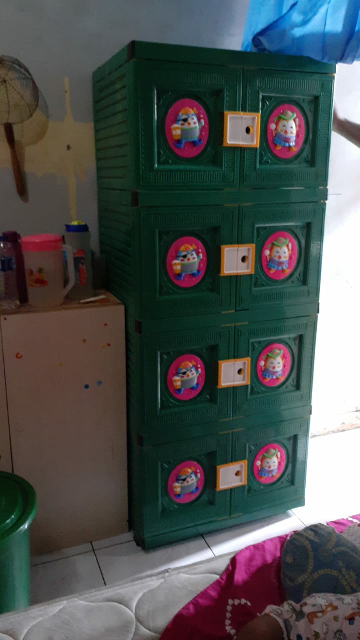 Lemari Pakaian Boneka Kecil Susun 4 Kunci. Lemari Plastik Susun 4 Kunci Boneka Kecil