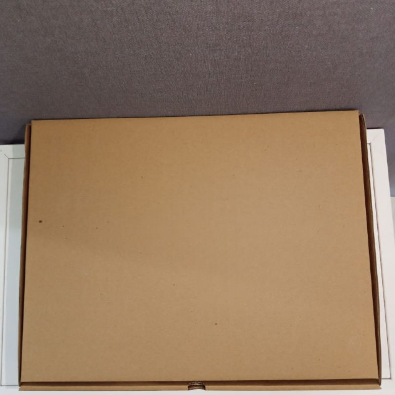 

Box 40X30X8 (ROBIN) cm Kardus/Karton/Polos/Hampers/Baju