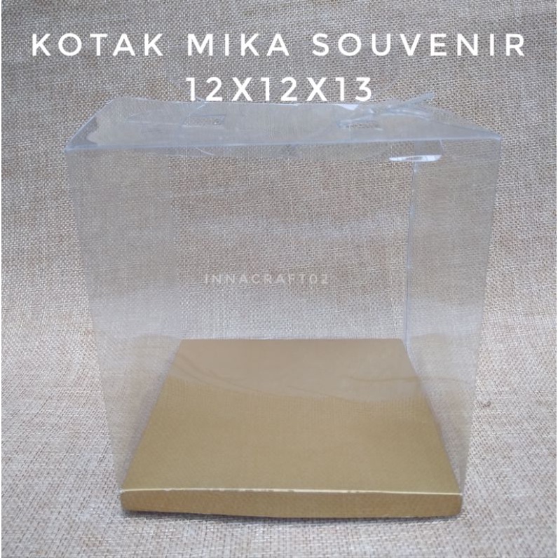 

Kotak Mika Souvenir 12 X 12 X 13cm