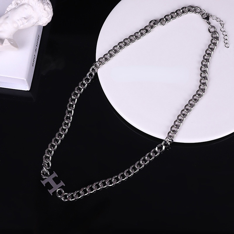 Kalung Dengan Liontin Huruf H Bahan titanium steel Untuk Pria Dan Wanita