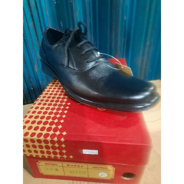 Sepatu pantofel pria kulit merk emro