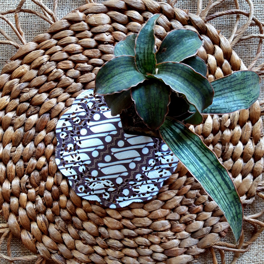 Doily Paper Kertas Doilies 6.5&quot; diameter (16.5 cm) Motif Batik isi 100 lembar Kertas Alas Renda