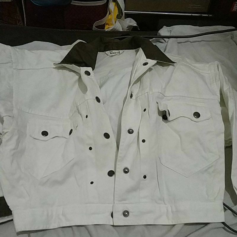 jaket putih