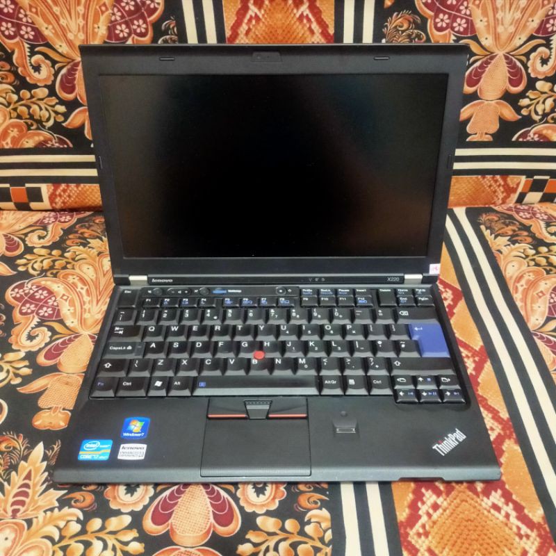 Lenovo ThinkPad X220 Core i7 Ram 4GB Hdd 320GB Webcam Wifi Lcd 12inch murah
