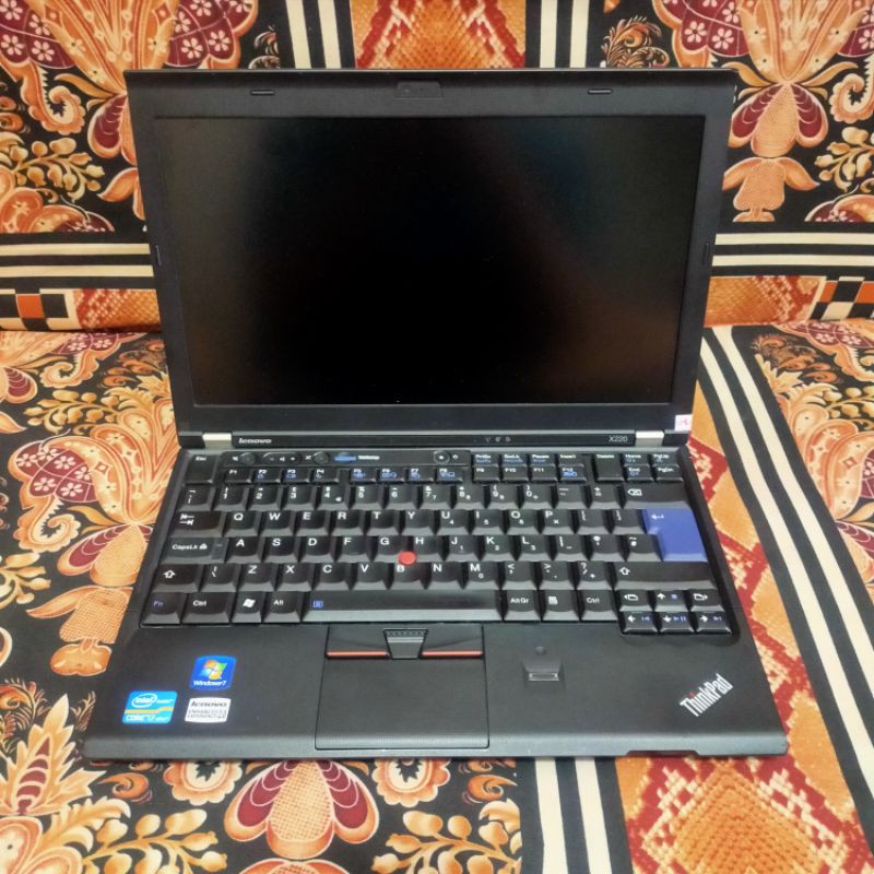 Lenovo ThinkPad X220 Core i7 Ram 4GB Hdd 320GB Webcam Wifi Lcd 12inch murah