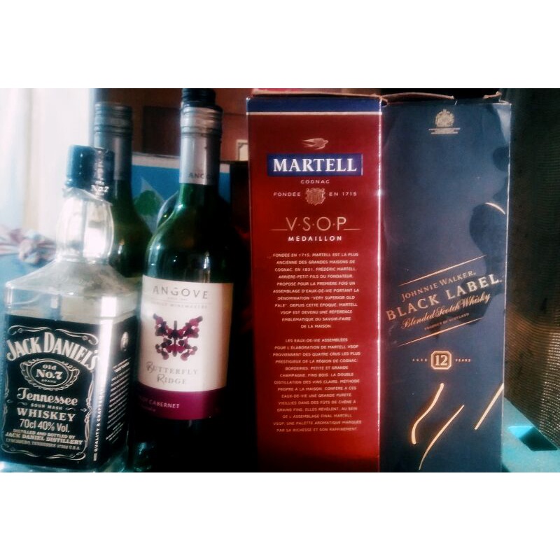 Botol kosong bekas wine/ minuman