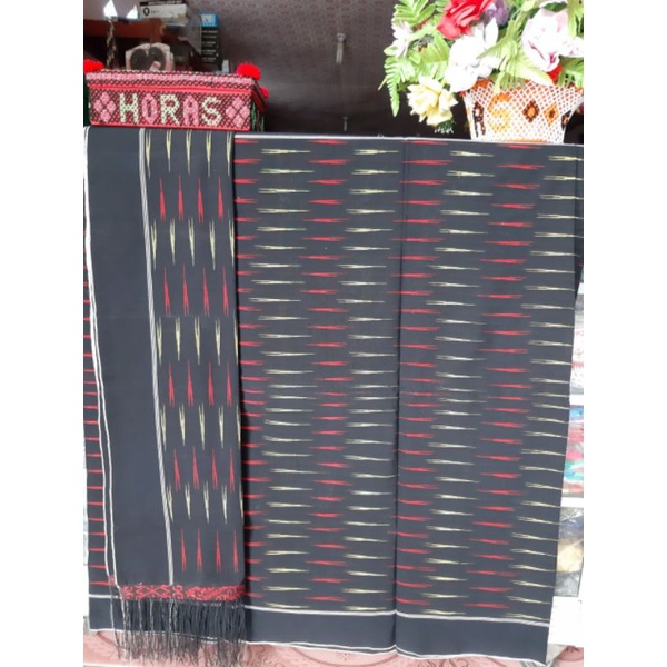 Hanya 1 set SONGKET SIMARSUKSANG WARNA HITAM TENUN TANGAN TARUTUNG
