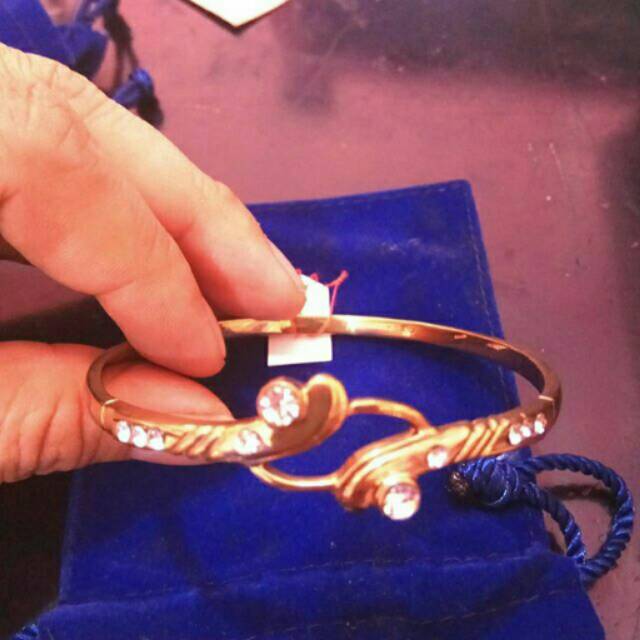 Gelang tangan swasa