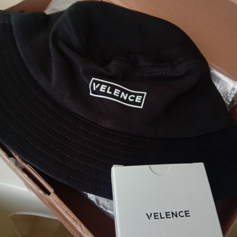 VELENCE CHAIN BUCKET HAT