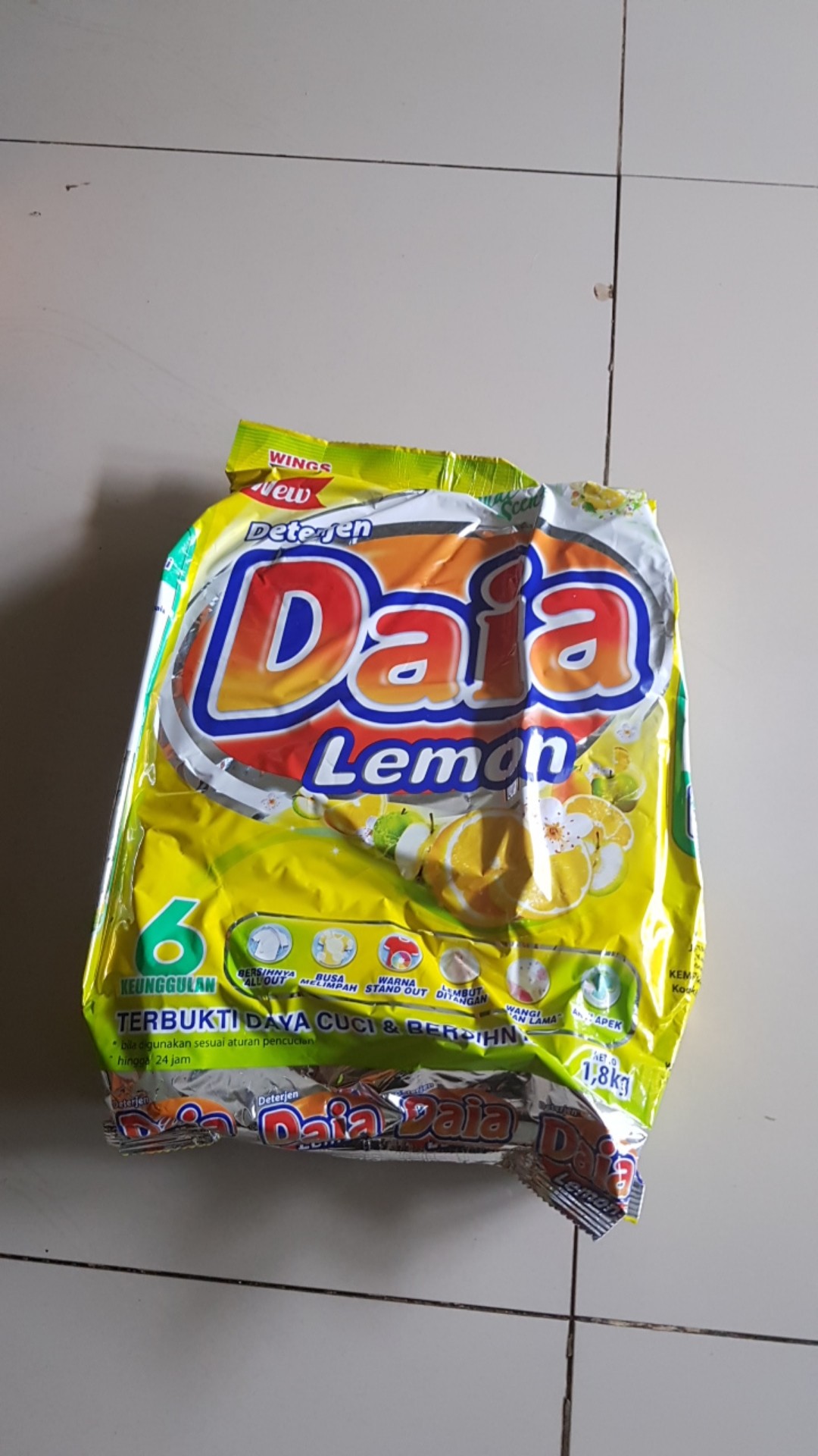 Daia Detergent Bubuk - Plus Softener  - 1800g / 1.8 Kg