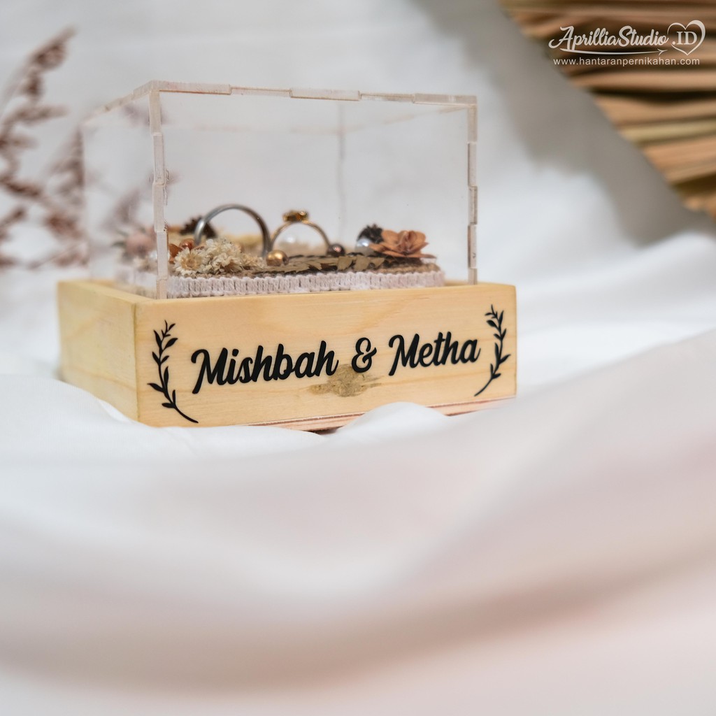 TEMPAT CINCIN LAMARAN DELUX ACRYLIC  10x10x8 CM