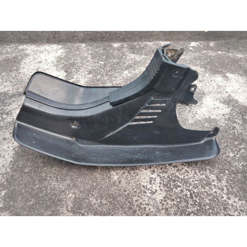 sayap tebeng luar Suzuki rc 100 rc 80 hitam set karet penjepit original