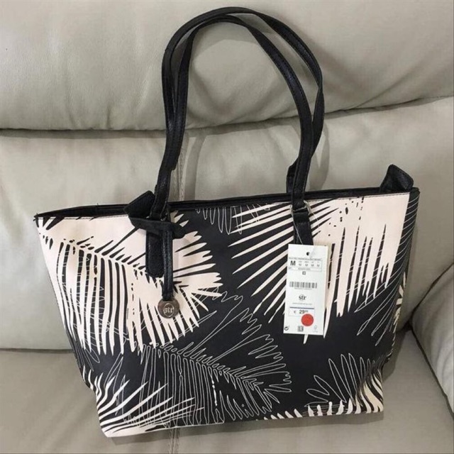 Stradivarius Tote Bag Motif Daun / Tas Stradi Hitam Motif Daun Murah