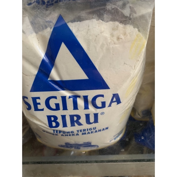 

TEPUNG TERIGU SEGITIGA BIRU 1kg