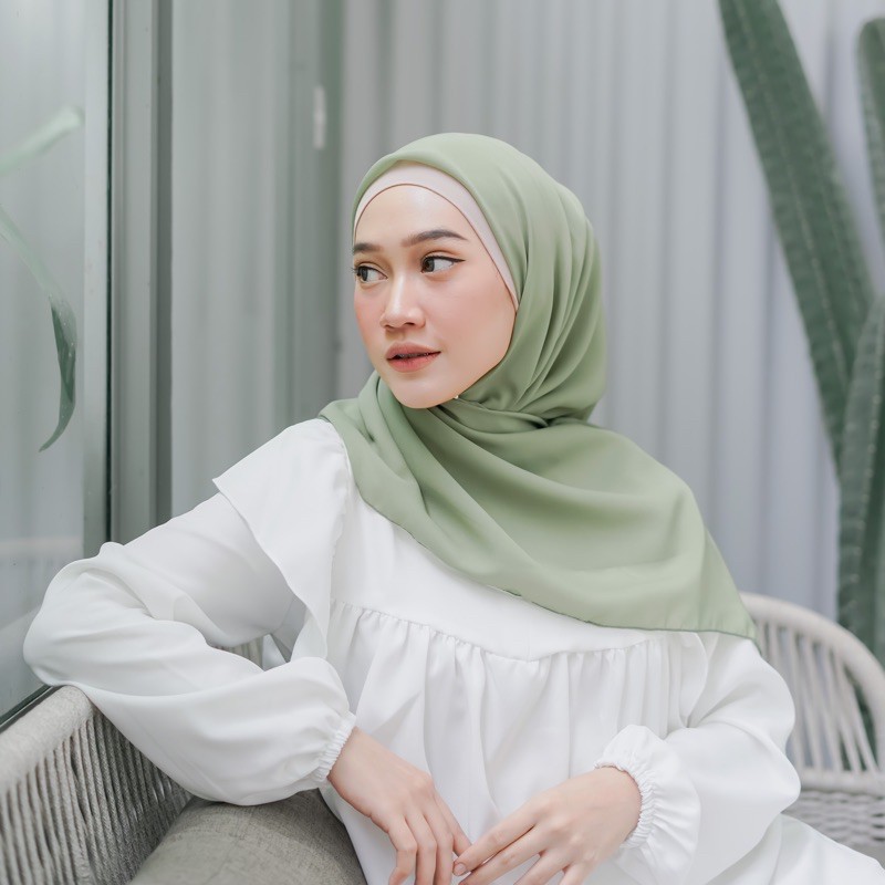 BELLA SQUARE Hijab Segiempat Warna Part1 Jilbab Pollycotton Premium [COD] [Go-Send]-HUZELNUT