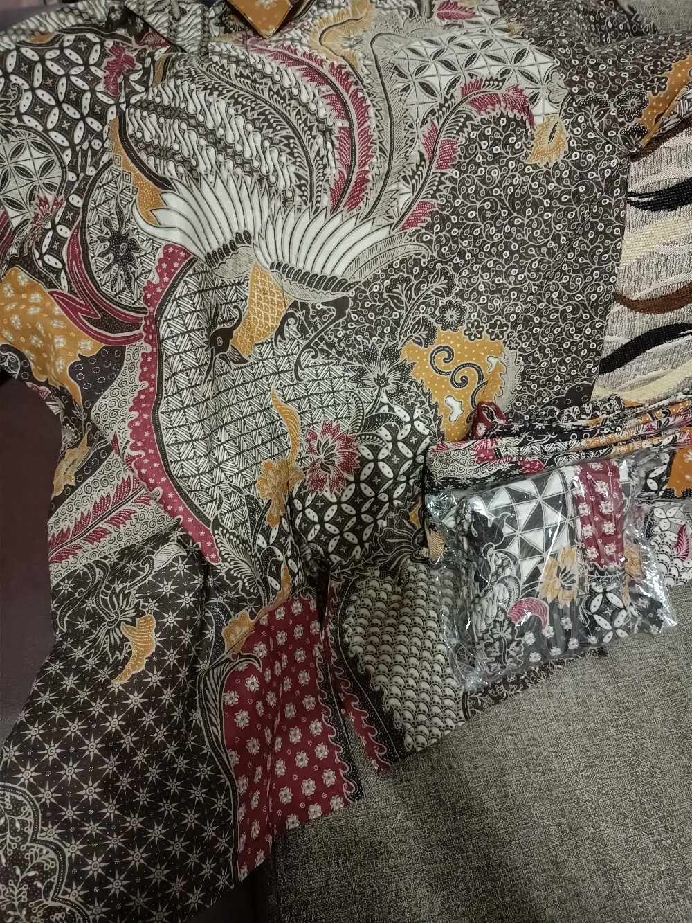 Batik Solo Modern Couple/sarimbit Peksi Kemeja Dan Topbatwing