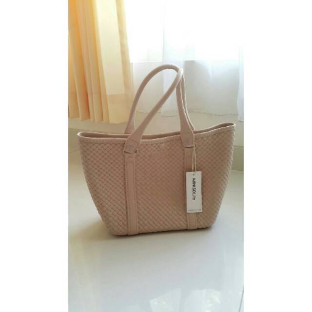 MINISO ORIGINAL Knitted shoulder bag , bahan spt karet, warna pink & hitam, tas miniso murah. ready