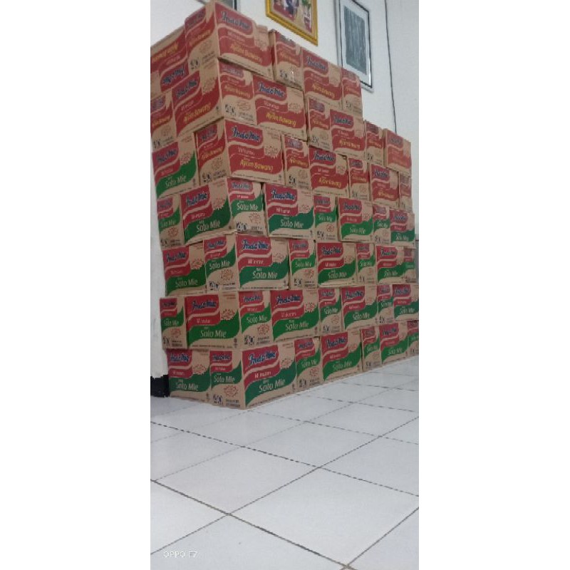 

Indomie ayam bawang dan soto