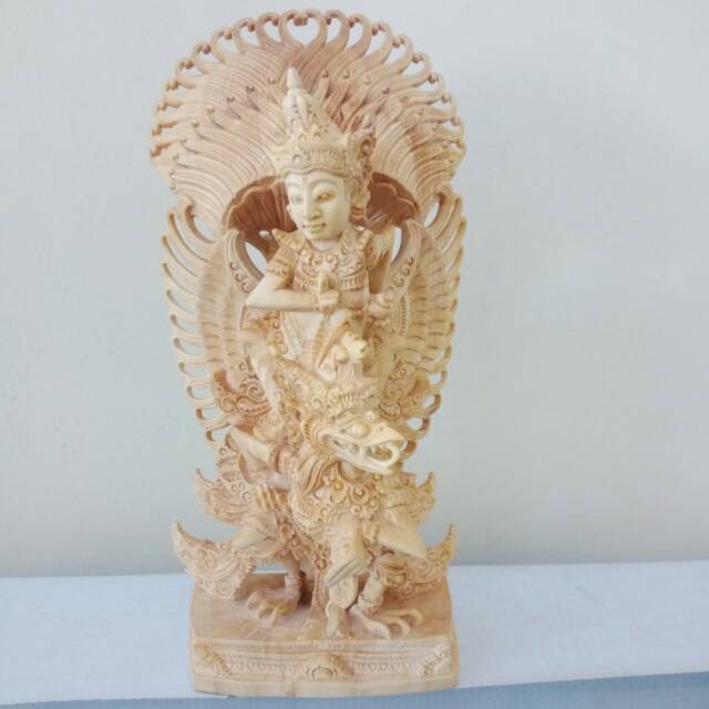 Patung Cendana Garuda Wisnu Simbol Pemeliharaan Alam Semesta