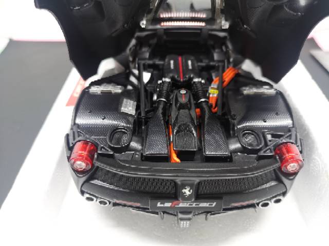 Burago diecast Ferrari Signature Series La Ferrari 1:18