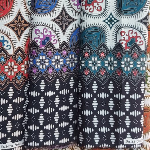 Kain Batik Sutra MAHARAJA Merah Hijau Biru Monokrom Monochrome -50cm